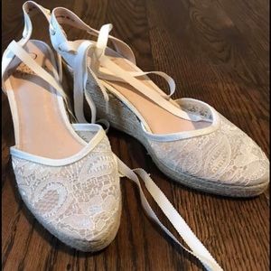 Adrianna Papel White lace wedge